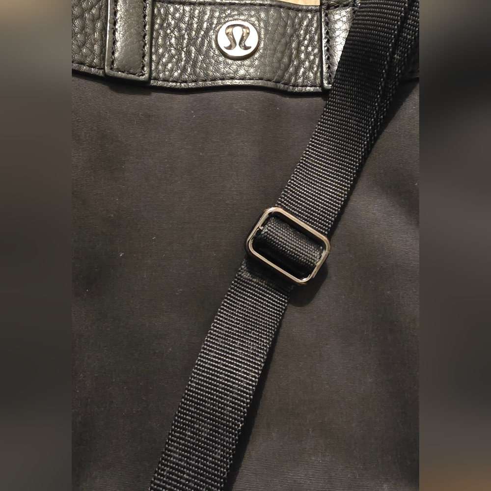 Lululemon Black Crossbody Bag - Picture 5 of 5